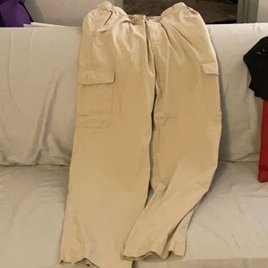 Men’s medium tan cargo pants